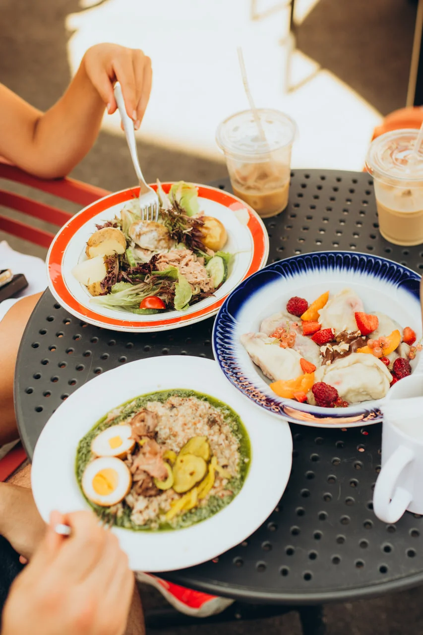 Сніданок у сумському  закладі у «Дворику на Кузнечній»