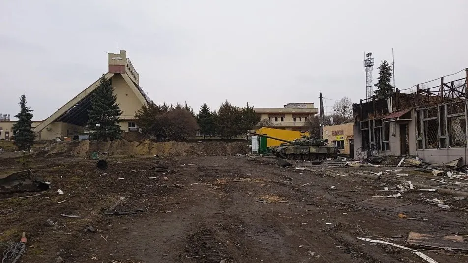 ploscha u 2022 Привокзальна площа у Тростянці у 2022 році