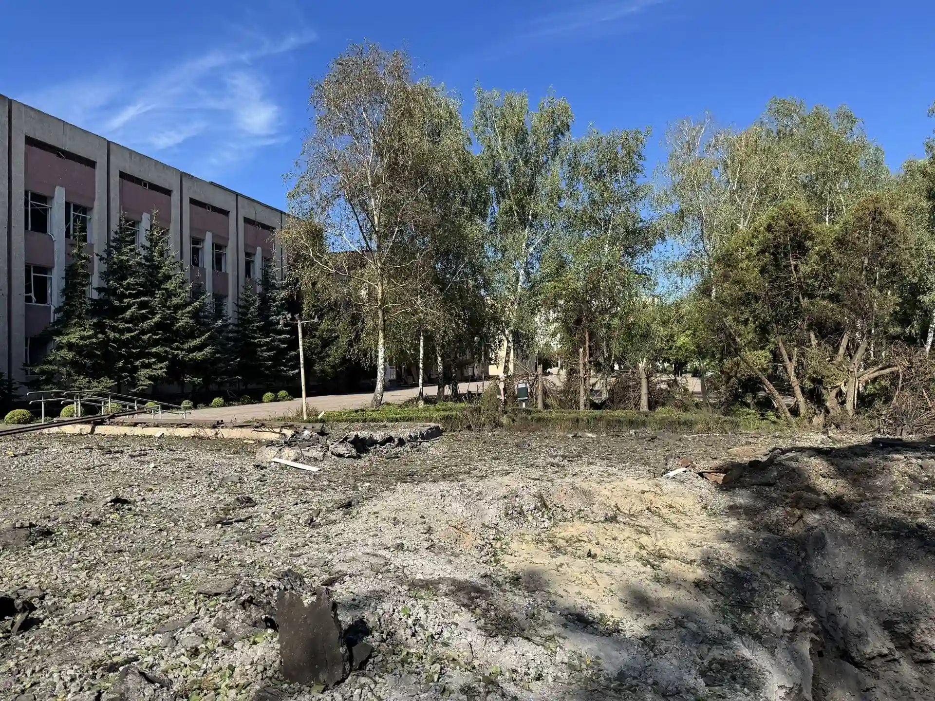 poshkodzhennya navchal noho zakladu cherez udar rf Пошкодження внаслідок удару по Сумах