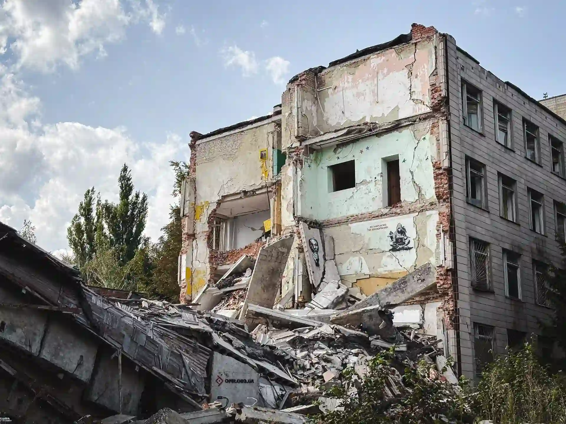 Стінопис опору з козаком Мамаєм у Сумах