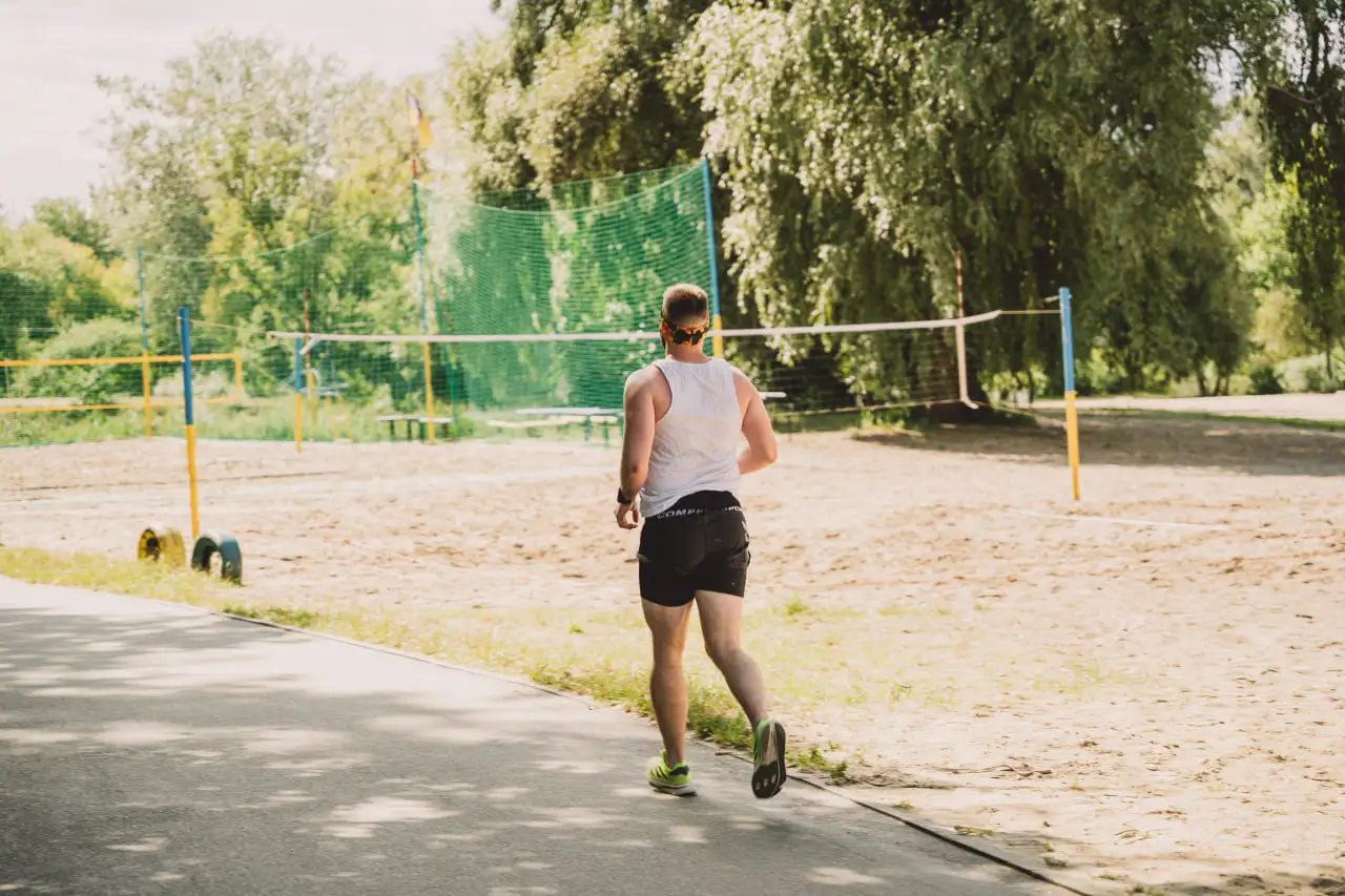 Бігун на сумському Студентському пляжі