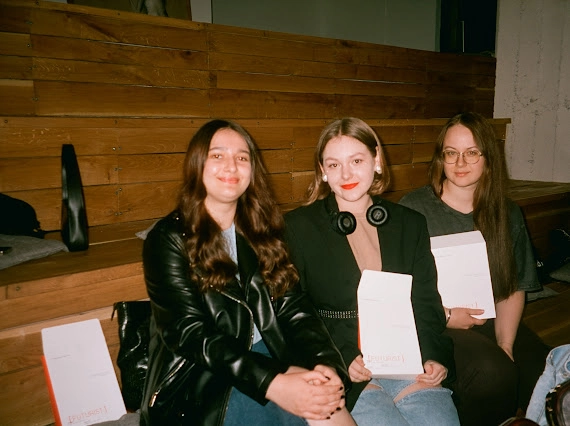 Студентки школи англійської Futurist school