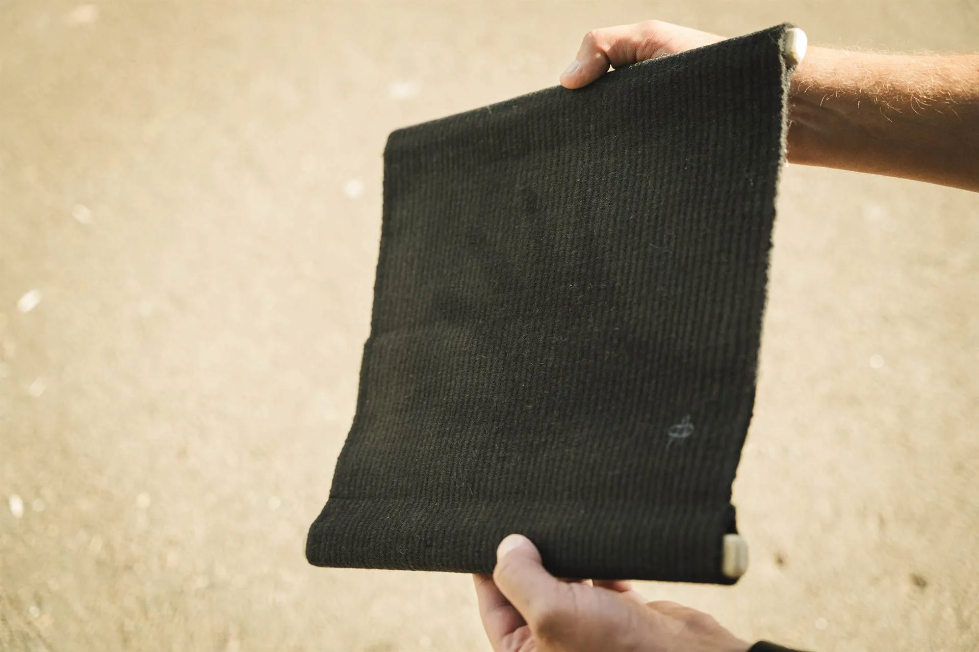 sumske tkatstvo hobeleniv Сумський майстер створив гобелен, зобразивши повномасштабне вторгнення