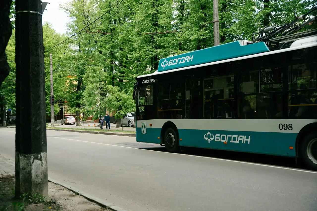 сумський тролейбус на рейсі