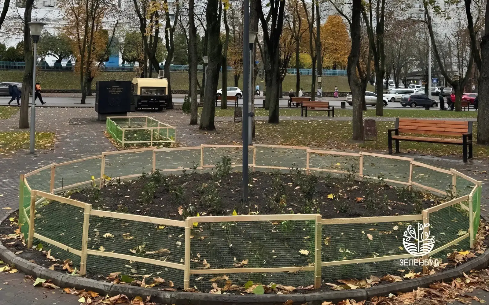 klumba z troyandamy v sumakh Клумба з трояндами в Сумах