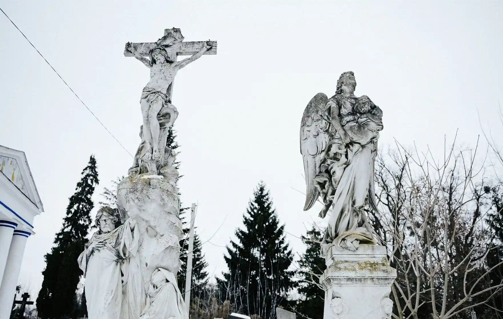 mohyla kharytonenka v sumakh Скульптура на Петропавлівському кладовищі