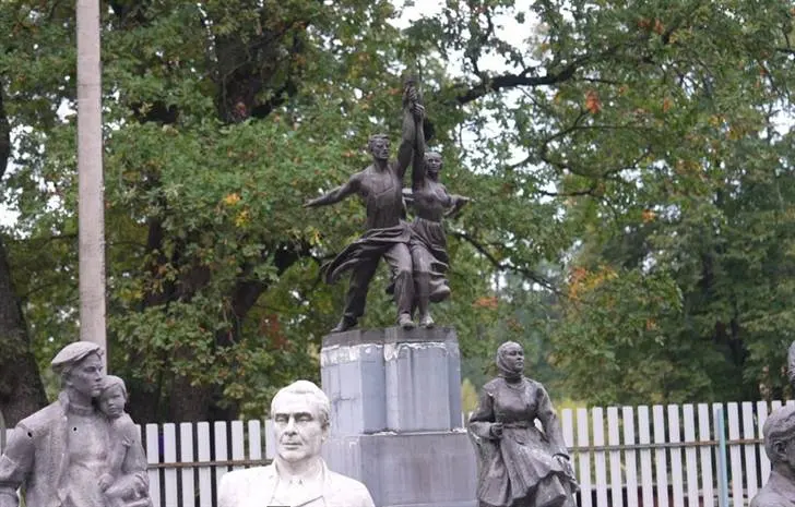 скульптура віри мухіної на Сумщині