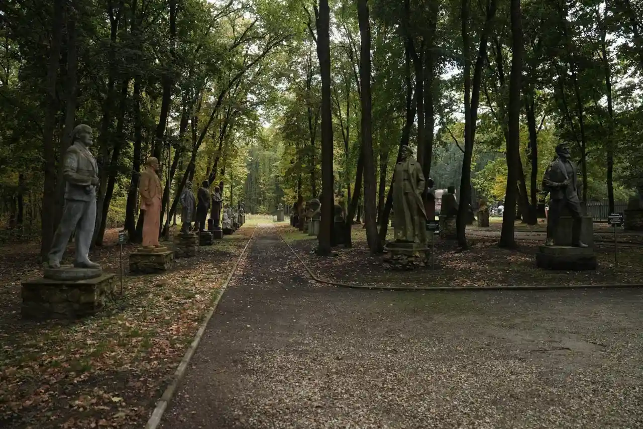 всередині парку тоталітаризму на Сумщині