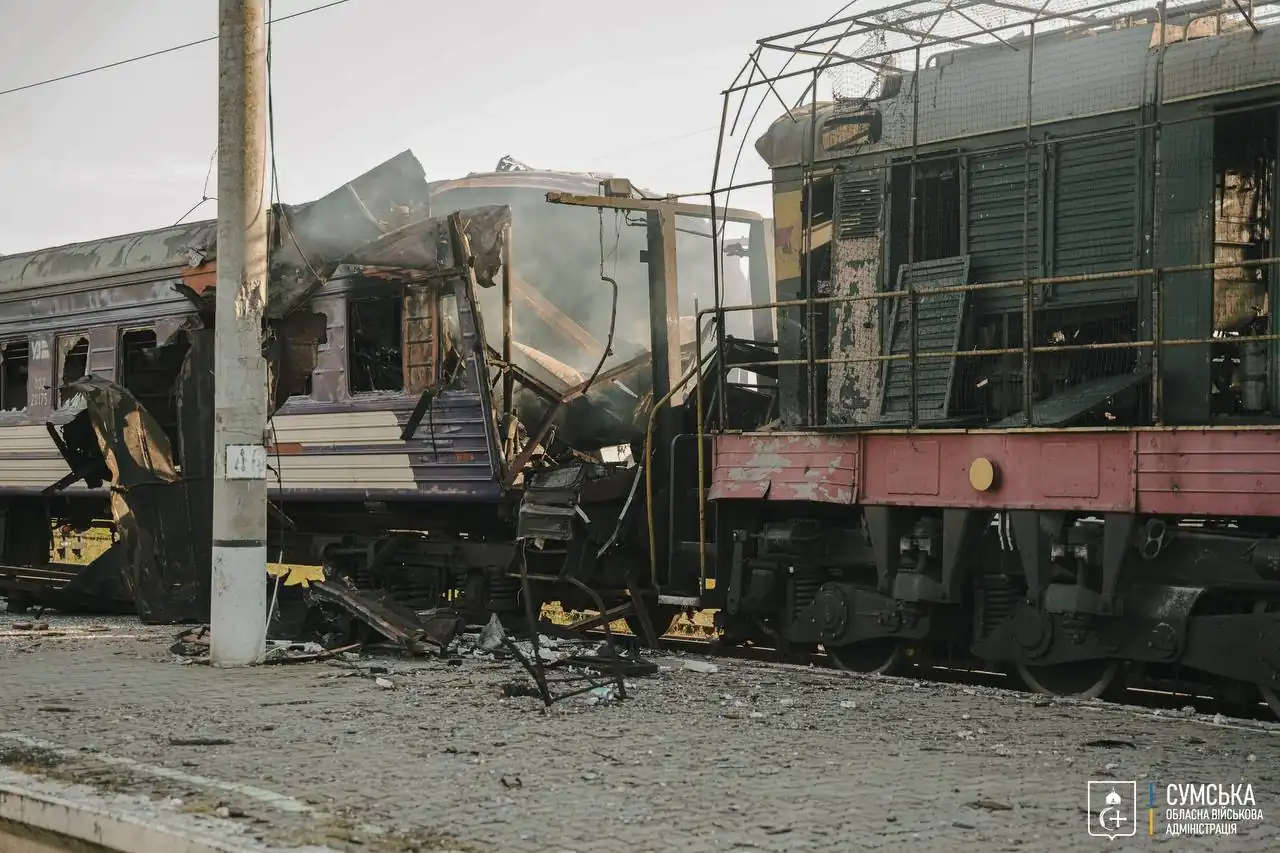 poshkodzhenyi vahon poyizda v shosttsi Пошкоджений вагон поїзда в Шостці