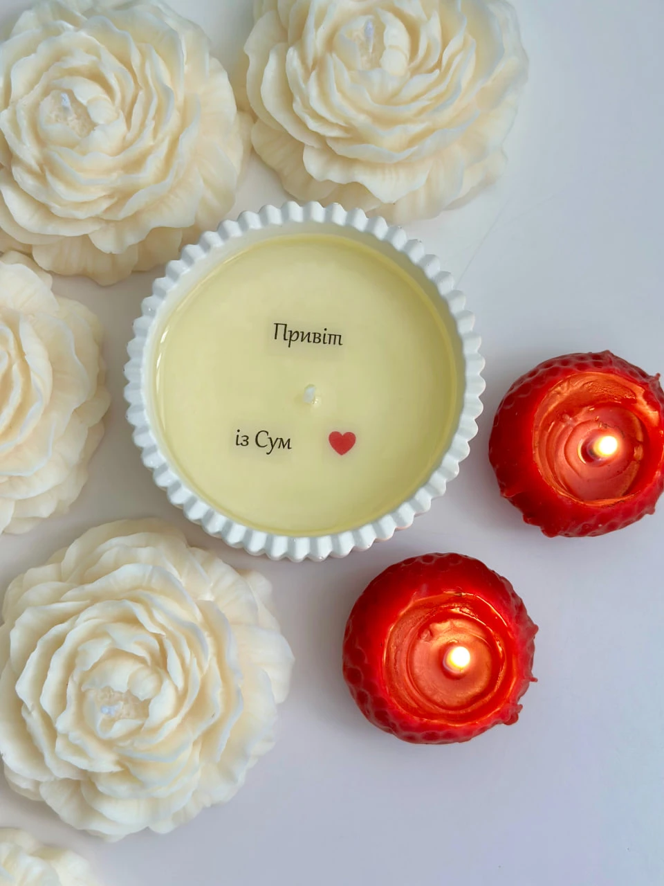 Сум'янка створює свічки із таємними написами, які можна побачити лише під воском