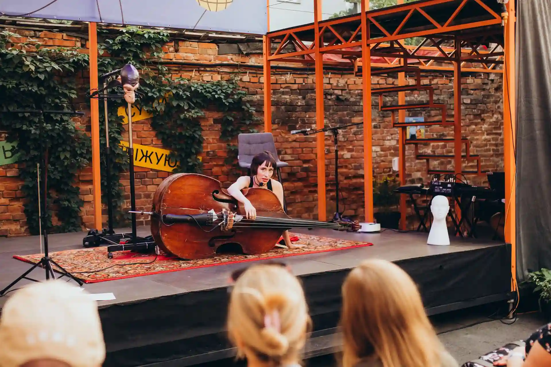 Вистава київського театру у Дворику на Кузнечній