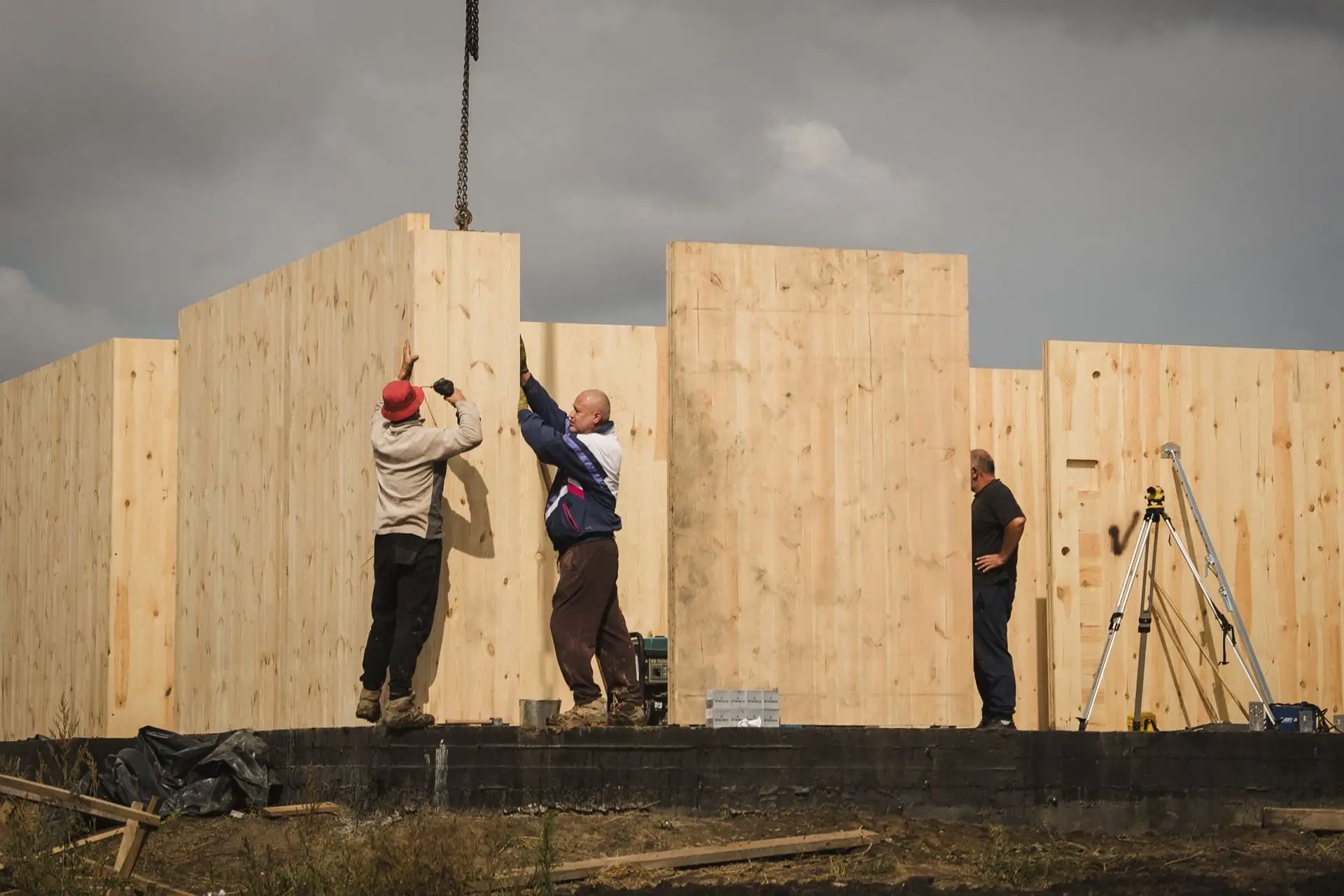 Зведення модульного містечка в Сумах