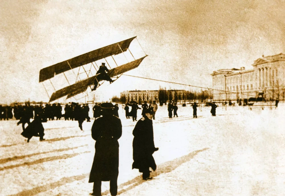 planer kadety кадети літають на пленері біля Кадетського корпусу